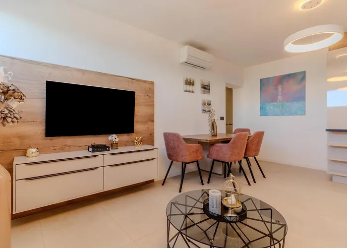 Saint Donat Center * Ζαντάρ